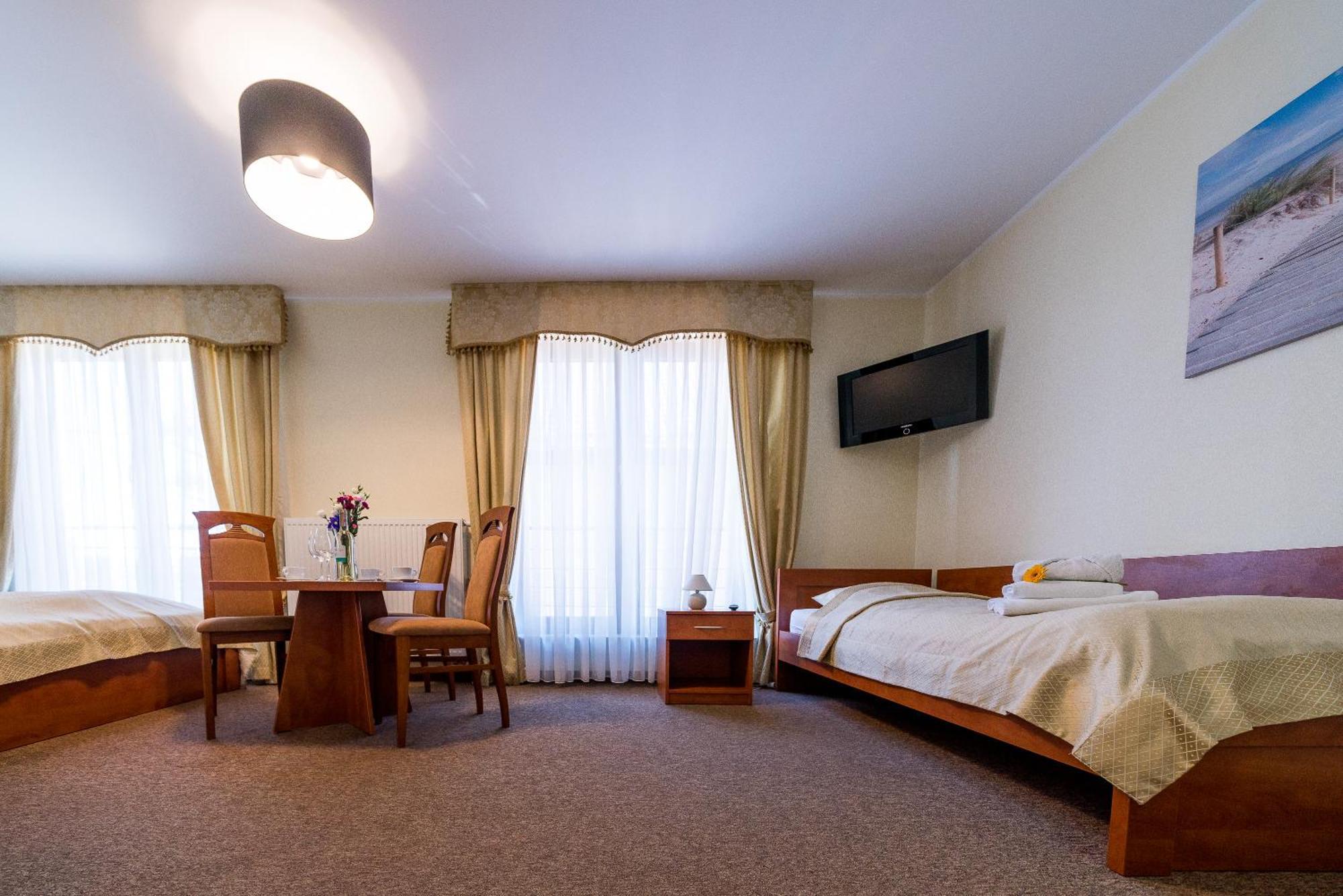 Villa Martii - Komfortowe Apartamenty Z Aneksami Kuchennymi - Spokojna Okolica, Blisko Plazy Privatunterkunft *